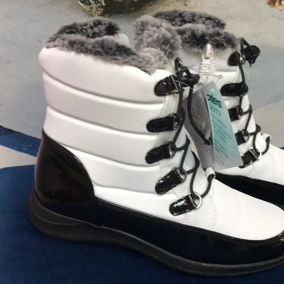 Totes boots